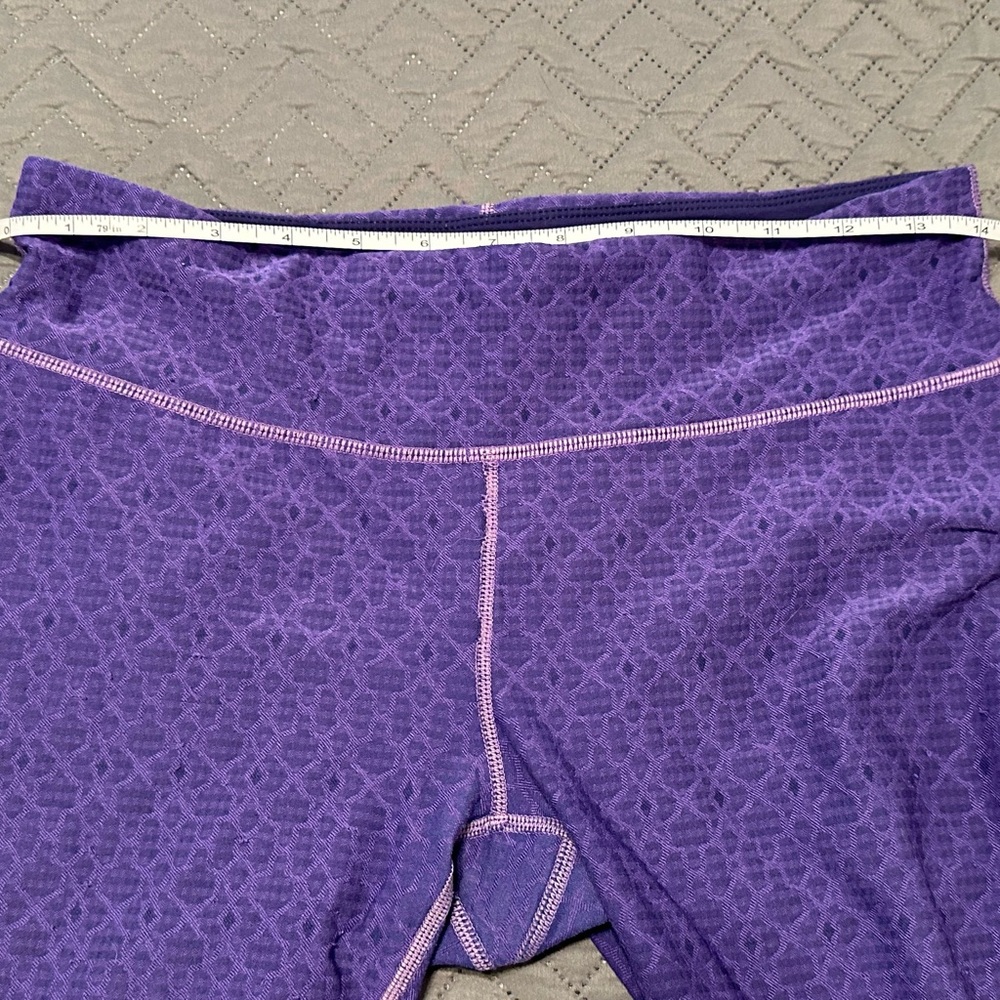 Prana Purple Patterned Cropped Leggings / Capri / Quarter Length - Picture 4 of 10